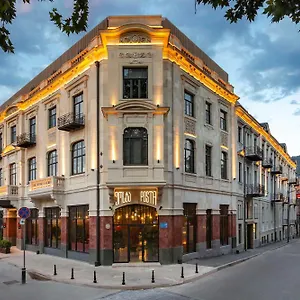 Radisson Red تبليسي