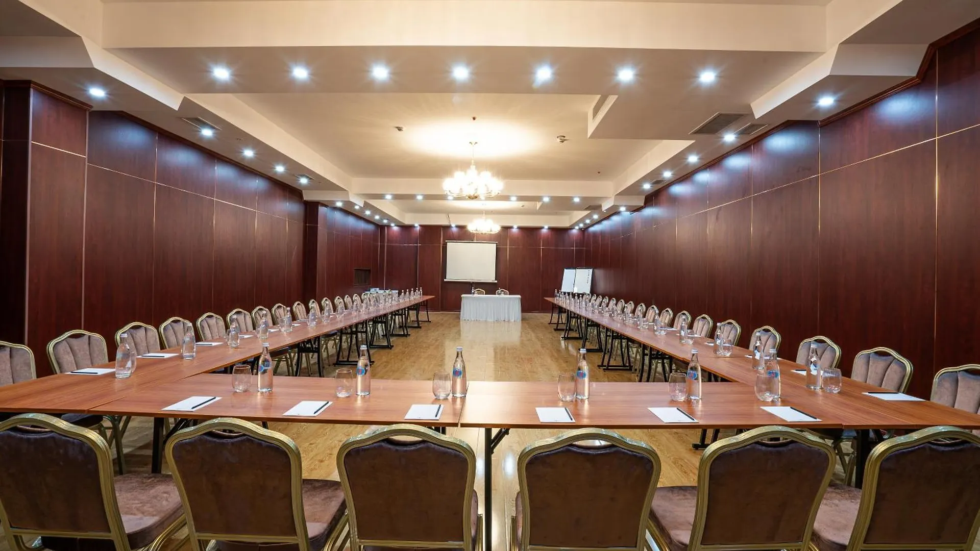 Panorama Lisi Grand Hotel تبليسي