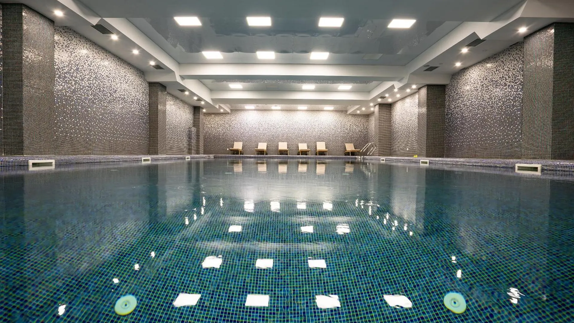 Panorama Lisi Grand Hotel تبليسي