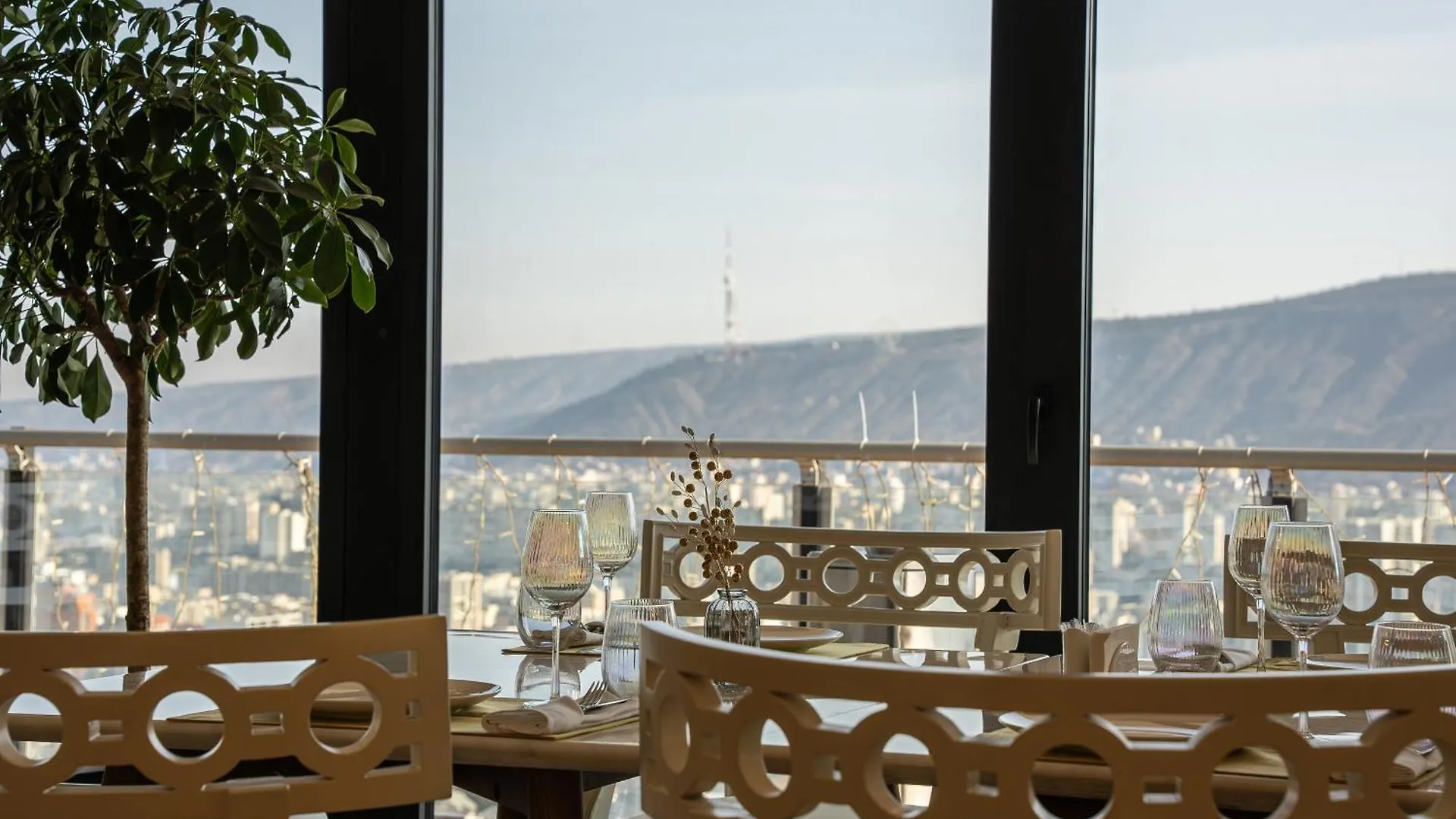 Panorama Lisi Grand Hotel تبليسي