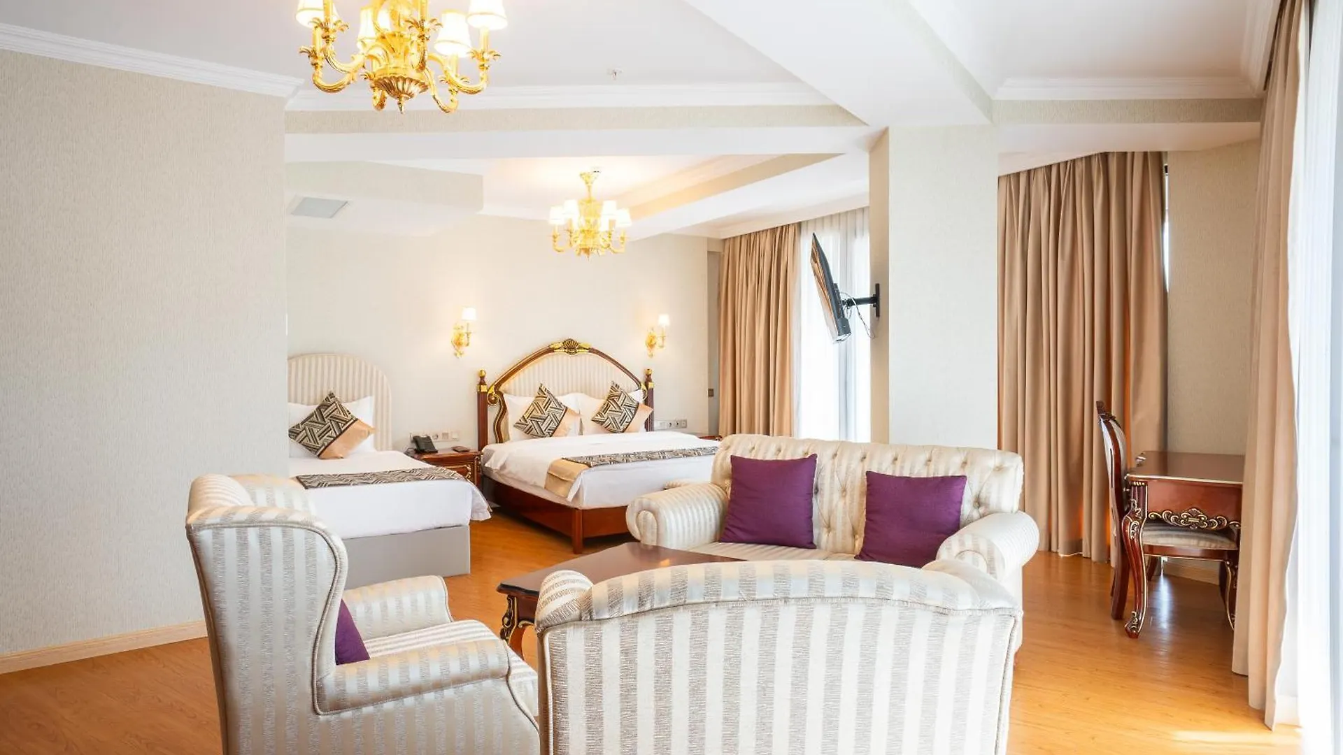 Panorama Lisi Grand Hotel تبليسي