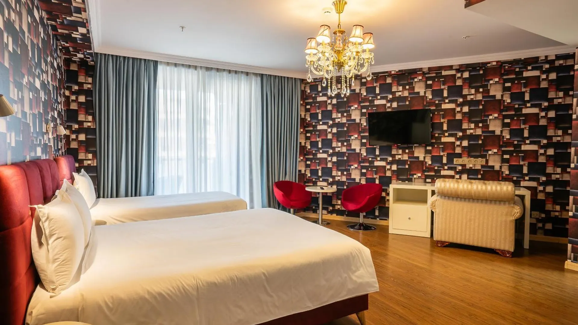 Panorama Lisi Grand Hotel تبليسي