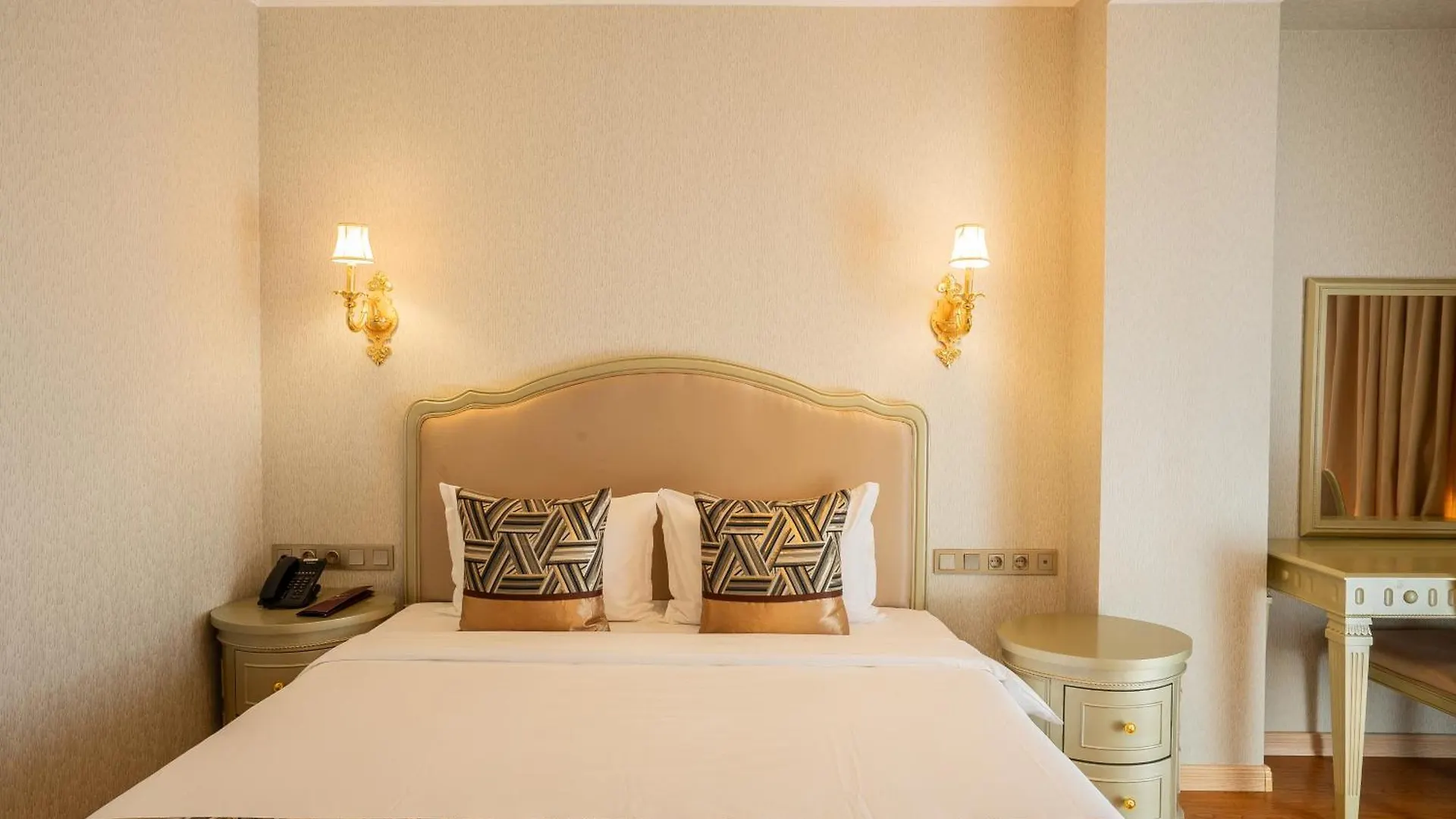 Panorama Lisi Grand Hotel تبليسي 5*,