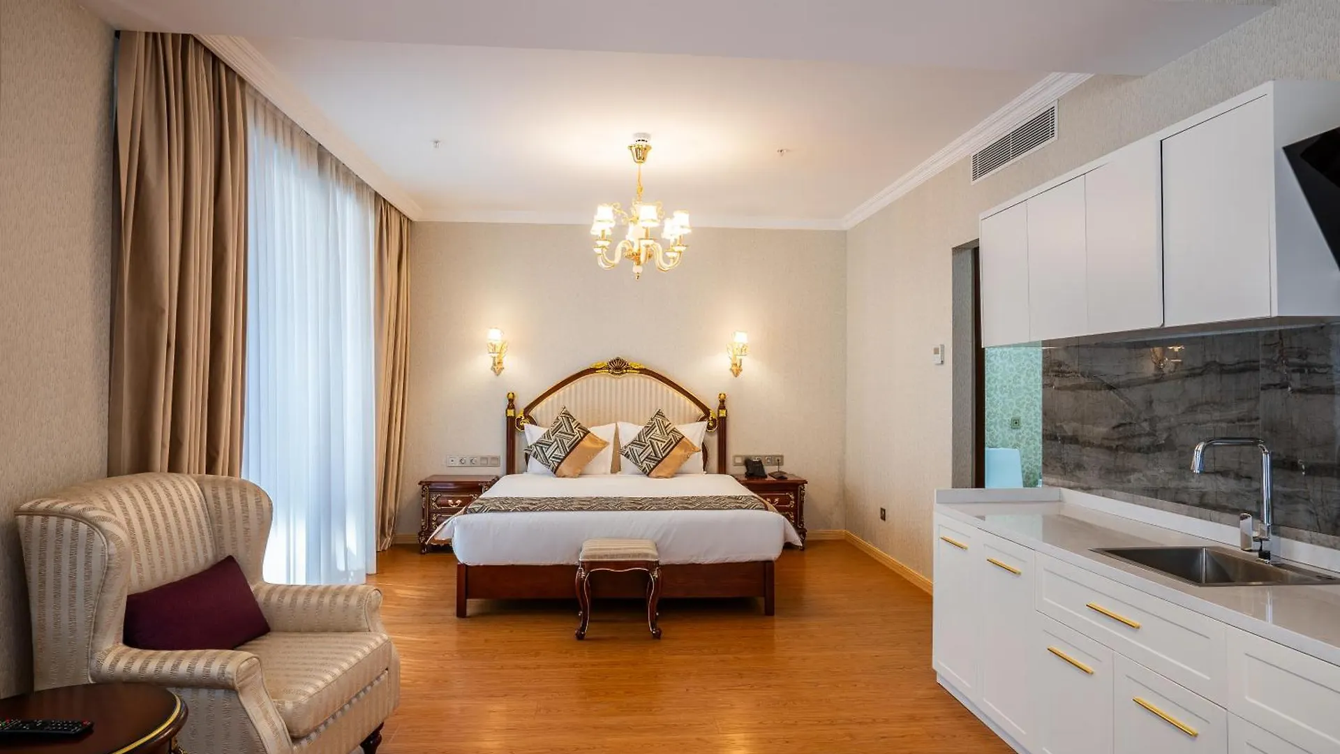 Panorama Lisi Grand Hotel تبليسي جورجيا