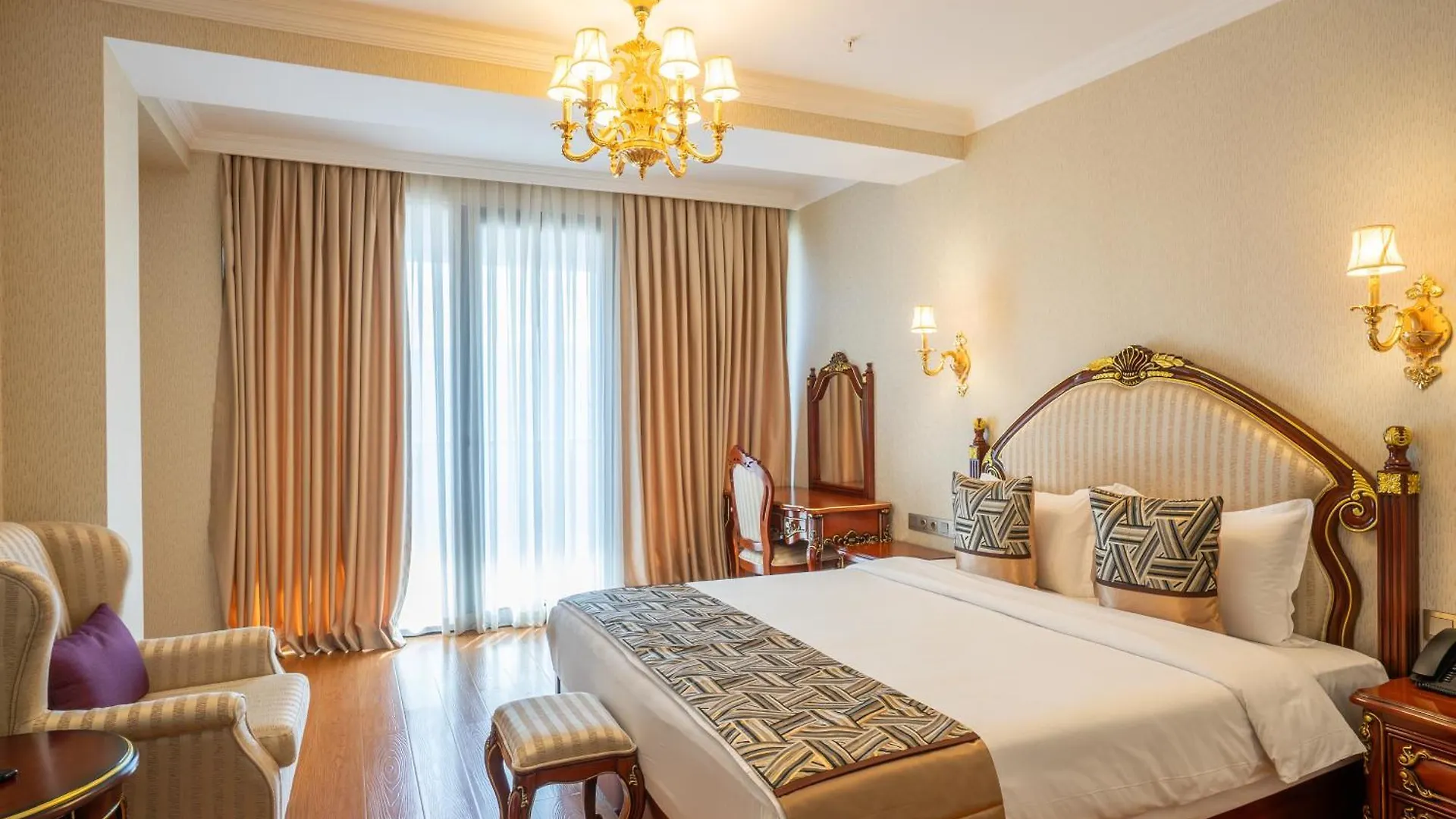 Panorama Lisi Grand Hotel تبليسي