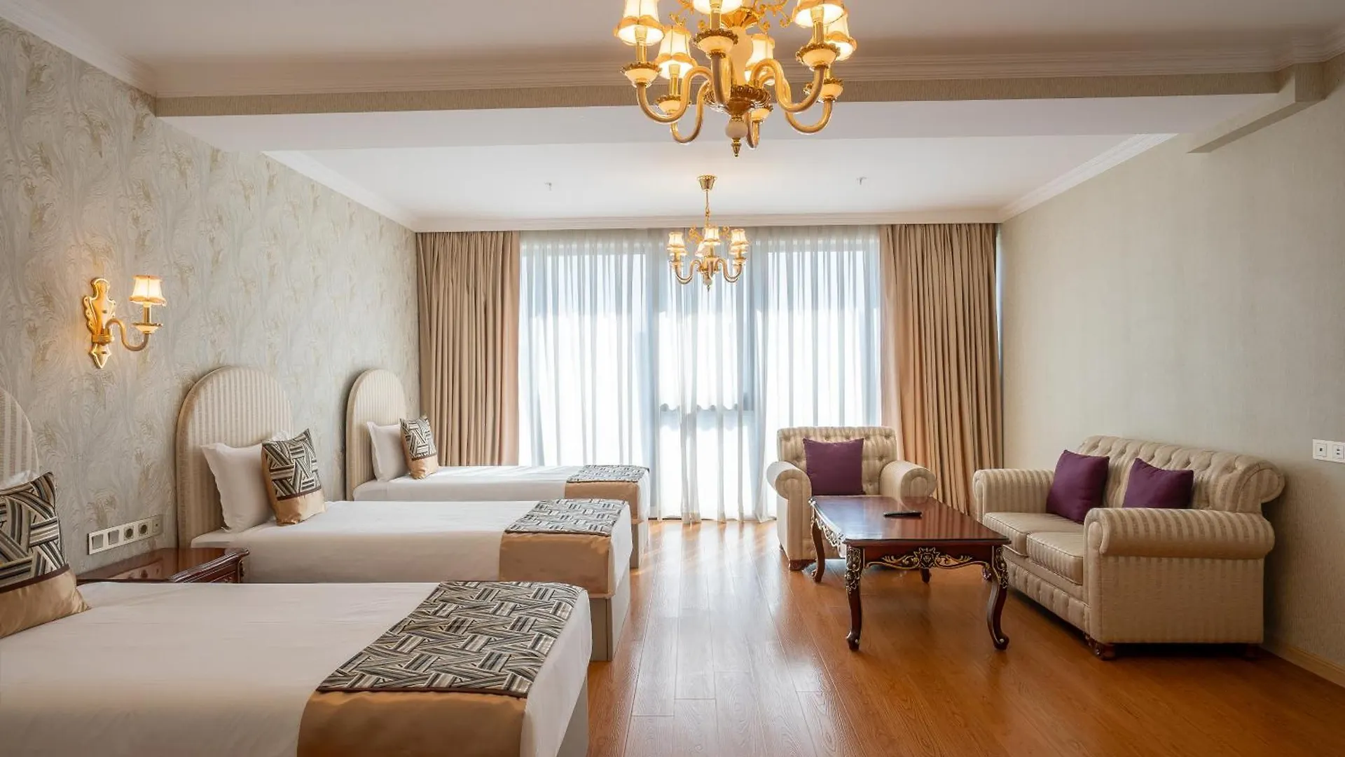 Panorama Lisi Grand Hotel تبليسي