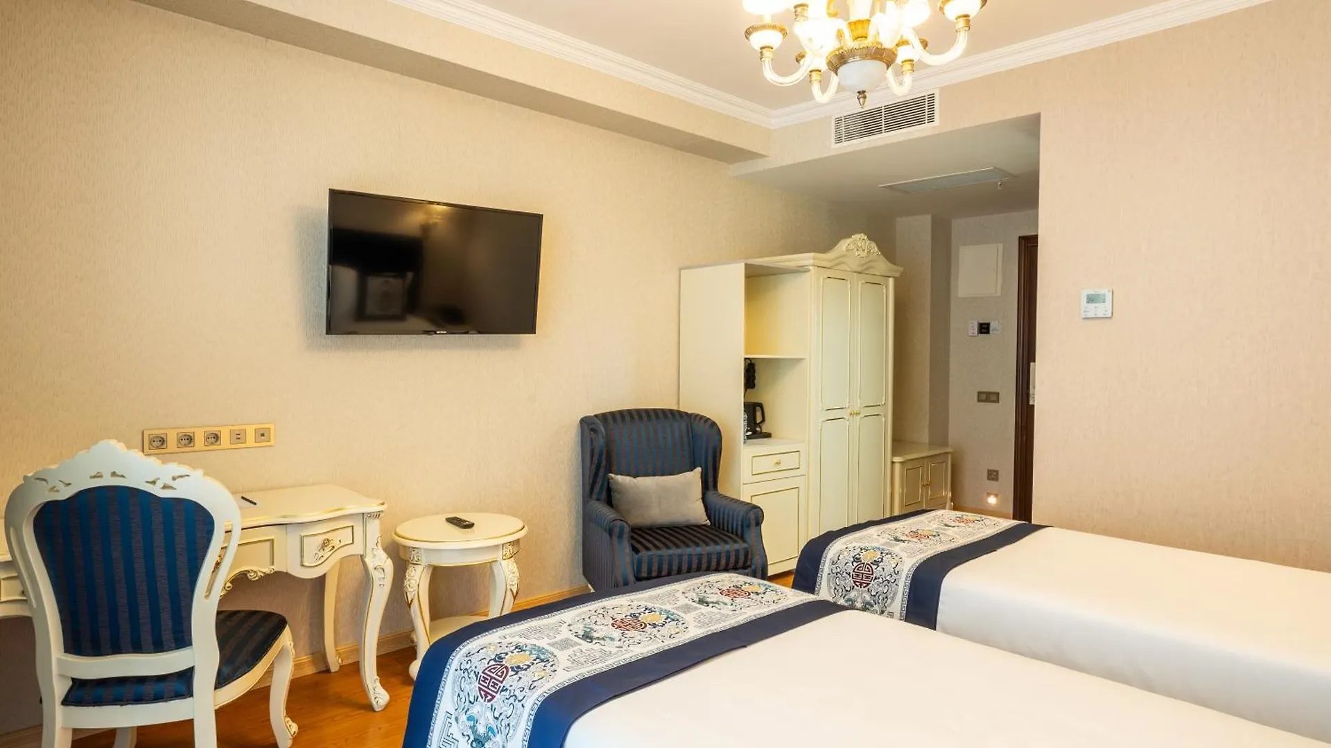 Panorama Lisi Grand Hotel تبليسي 5*,